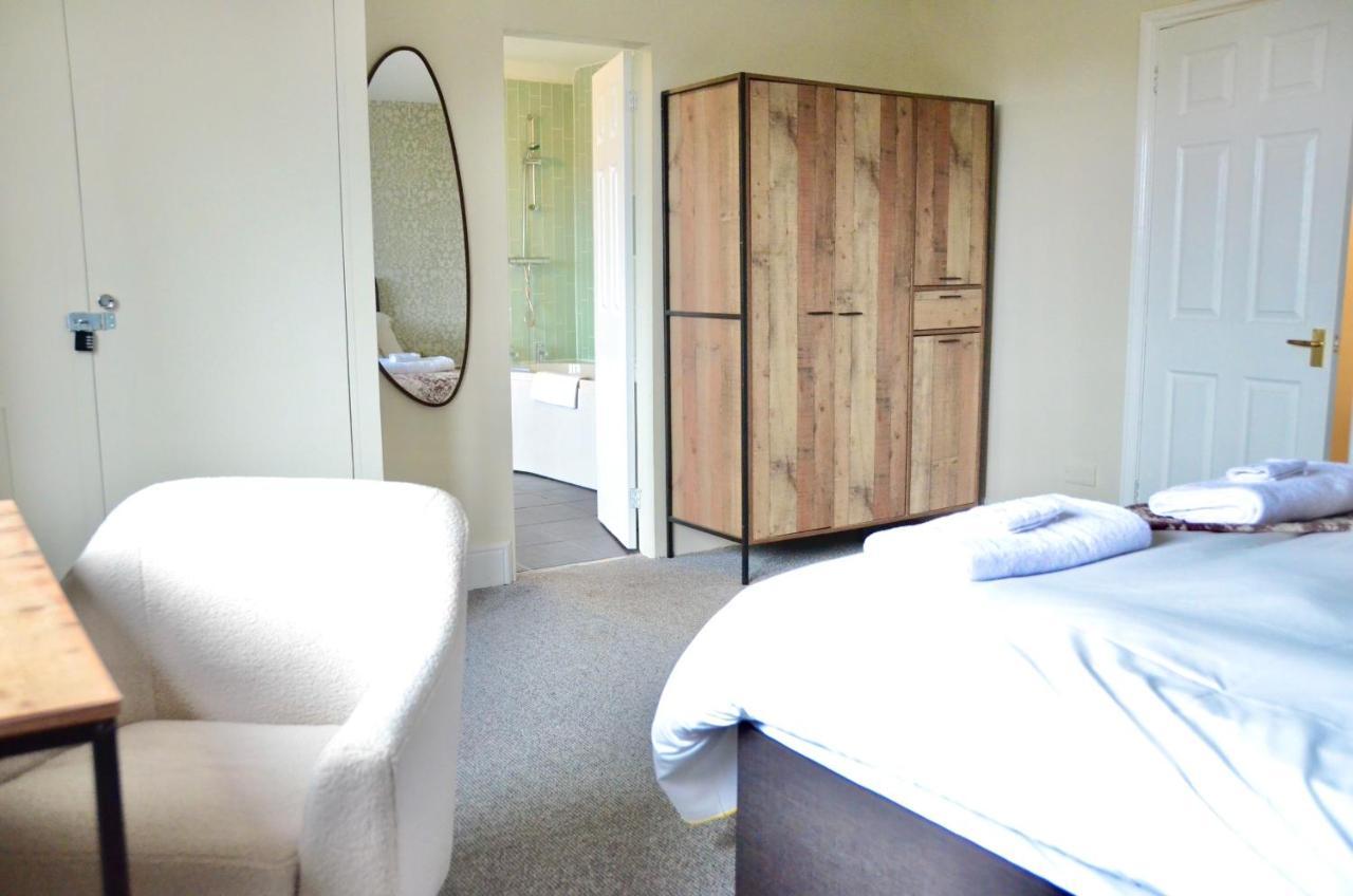 Tipputs Inn, Pub, Restaurant & Boutique Flats Stroud  Room photo
